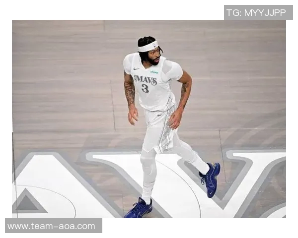 浓眉首节表现惊艳砍下12分3板2帽带领球队取得良好开局